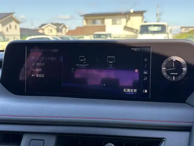 レクサス ＵＸ 250h Fスポーツ 大分県 2021(令3)年 4万km ホワイトノーヴァガラスフレーク ・純正10.3インチナビ/（BT/CD/DVD/フルセグ/USB/SD/Miracast）/・TRDエアロ/・ムーンルーフ/・赤レザーシート/・全方位カメラ/・三眼LEDヘッドライト/・ヘッドアップディスプレイ/・レーダークルーズコントロール/・ドライブレコーダー/・ETC2.0/・テレビキャンセラー/・パワーバックドア/・シートヒーター/・ベンチレーション/・プリクラッシュセーフティ/・クリアランスソナー/・ドライブモード/・ブレーキホールド/・BSM/・パドルシフト/・純正アルミホイール