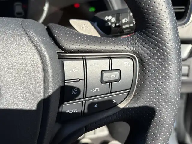 レクサス ＵＸ 250h Fスポーツ 大分県 2021(令3)年 4万km ホワイトノーヴァガラスフレーク ・純正10.3インチナビ/（BT/CD/DVD/フルセグ/USB/SD/Miracast）/・TRDエアロ/・ムーンルーフ/・赤レザーシート/・全方位カメラ/・三眼LEDヘッドライト/・ヘッドアップディスプレイ/・レーダークルーズコントロール/・ドライブレコーダー/・ETC2.0/・テレビキャンセラー/・パワーバックドア/・シートヒーター/・ベンチレーション/・プリクラッシュセーフティ/・クリアランスソナー/・ドライブモード/・ブレーキホールド/・BSM/・パドルシフト/・純正アルミホイール