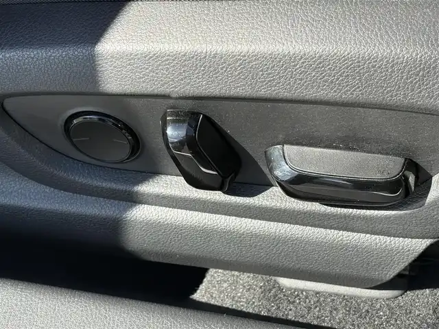 レクサス ＵＸ 250h Fスポーツ 大分県 2021(令3)年 4万km ホワイトノーヴァガラスフレーク ・純正10.3インチナビ/（BT/CD/DVD/フルセグ/USB/SD/Miracast）/・TRDエアロ/・ムーンルーフ/・赤レザーシート/・全方位カメラ/・三眼LEDヘッドライト/・ヘッドアップディスプレイ/・レーダークルーズコントロール/・ドライブレコーダー/・ETC2.0/・テレビキャンセラー/・パワーバックドア/・シートヒーター/・ベンチレーション/・プリクラッシュセーフティ/・クリアランスソナー/・ドライブモード/・ブレーキホールド/・BSM/・パドルシフト/・純正アルミホイール