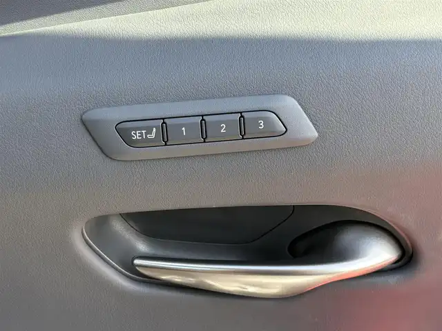 レクサス ＵＸ 250h Fスポーツ 大分県 2021(令3)年 4万km ホワイトノーヴァガラスフレーク ・純正10.3インチナビ/（BT/CD/DVD/フルセグ/USB/SD/Miracast）/・TRDエアロ/・ムーンルーフ/・赤レザーシート/・全方位カメラ/・三眼LEDヘッドライト/・ヘッドアップディスプレイ/・レーダークルーズコントロール/・ドライブレコーダー/・ETC2.0/・テレビキャンセラー/・パワーバックドア/・シートヒーター/・ベンチレーション/・プリクラッシュセーフティ/・クリアランスソナー/・ドライブモード/・ブレーキホールド/・BSM/・パドルシフト/・純正アルミホイール