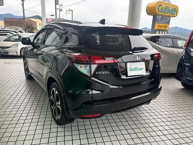 ホンダ ヴェゼル ハイブリッド Z ホンダセンシング 京都府 2017(平29)年 3.1万km クリスタルブラックパール ホンダセンシング/・アクティブクルーズコントロール/・車線維持支援システム/・衝突軽減ブレーキ/・路外逸脱抑制機能/・誤発進抑制機能/・先行車発進お知ら機能/ギャザーズ8インチメモリーナビ、地デジ、Bluetooth/バックカメラ/パドルシフト/運転席メモリーシート/前席パワーシート/HDMI端子、USB端子/純正ドライブレコーダー/ビルトインETC/LEDヘッドランプ/純正17インチアルミホイール