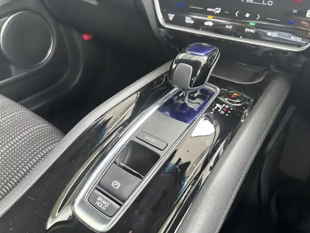 ホンダ ヴェゼル ハイブリッド Z ホンダセンシング 京都府 2017(平29)年 3.1万km クリスタルブラックパール ホンダセンシング/・アクティブクルーズコントロール/・車線維持支援システム/・衝突軽減ブレーキ/・路外逸脱抑制機能/・誤発進抑制機能/・先行車発進お知ら機能/ギャザーズ8インチメモリーナビ、地デジ、Bluetooth/バックカメラ/パドルシフト/運転席メモリーシート/前席パワーシート/HDMI端子、USB端子/純正ドライブレコーダー/ビルトインETC/LEDヘッドランプ/純正17インチアルミホイール