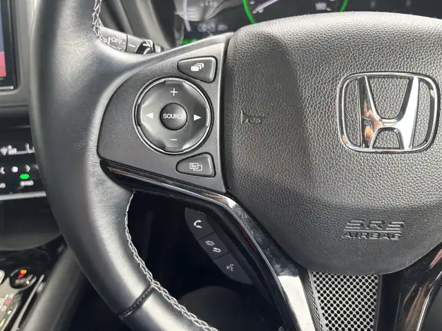 ホンダ ヴェゼル ハイブリッド Z ホンダセンシング 京都府 2017(平29)年 3.1万km クリスタルブラックパール ホンダセンシング/・アクティブクルーズコントロール/・車線維持支援システム/・衝突軽減ブレーキ/・路外逸脱抑制機能/・誤発進抑制機能/・先行車発進お知ら機能/ギャザーズ8インチメモリーナビ、地デジ、Bluetooth/バックカメラ/パドルシフト/運転席メモリーシート/前席パワーシート/HDMI端子、USB端子/純正ドライブレコーダー/ビルトインETC/LEDヘッドランプ/純正17インチアルミホイール