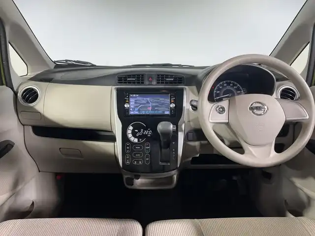 日産 デイズ X 神奈川県 2015(平27)年 2.2万km レモンライム 純正7型SDナビゲーション【MC315D-W】/フルセグ Bluetooth CD DVD SD iPod USB/アラウンドビューモニター/エマージェンシーブレーキ/横滑り抑制機能/プッシュスタート/ステアリングスイッチ/純正フロアマット/アイドリングストップ/ヘッドライトレベライザー/電動格納ミラー/スマートキー/スペアキー