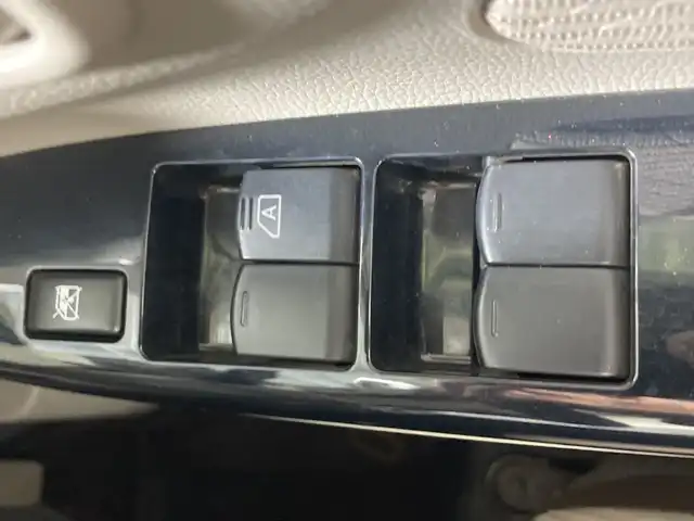 日産 デイズ X 神奈川県 2015(平27)年 2.2万km レモンライム 純正7型SDナビゲーション【MC315D-W】/フルセグ Bluetooth CD DVD SD iPod USB/アラウンドビューモニター/エマージェンシーブレーキ/横滑り抑制機能/プッシュスタート/ステアリングスイッチ/純正フロアマット/アイドリングストップ/ヘッドライトレベライザー/電動格納ミラー/スマートキー/スペアキー