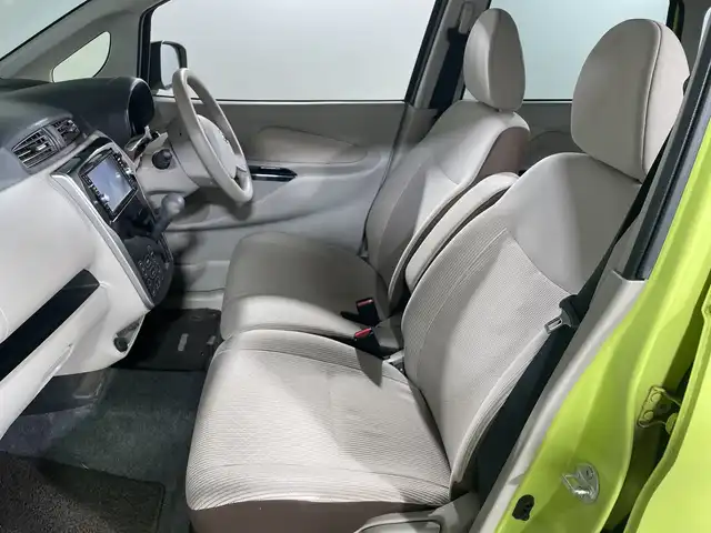日産 デイズ X 神奈川県 2015(平27)年 2.2万km レモンライム 純正7型SDナビゲーション【MC315D-W】/フルセグ Bluetooth CD DVD SD iPod USB/アラウンドビューモニター/エマージェンシーブレーキ/横滑り抑制機能/プッシュスタート/ステアリングスイッチ/純正フロアマット/アイドリングストップ/ヘッドライトレベライザー/電動格納ミラー/スマートキー/スペアキー