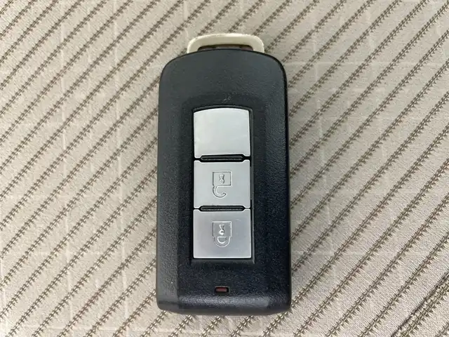 日産 デイズ X 神奈川県 2015(平27)年 2.2万km レモンライム 純正7型SDナビゲーション【MC315D-W】/フルセグ Bluetooth CD DVD SD iPod USB/アラウンドビューモニター/エマージェンシーブレーキ/横滑り抑制機能/プッシュスタート/ステアリングスイッチ/純正フロアマット/アイドリングストップ/ヘッドライトレベライザー/電動格納ミラー/スマートキー/スペアキー