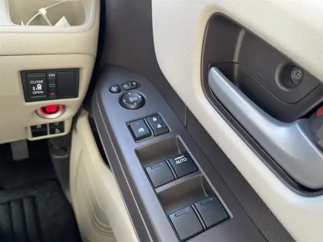 ホンダ Ｎ ＢＯＸ G L ホンダセンシング 熊本県 2020(令2)年 5.4万km クリスタルブラックパール 社外ナビ/・AM/FM/CD/DVD/BT/SD/バックカメラ/ホンダセンシング/・衝突軽減ブレーキ/・レーンキープアシスト/・レーダークルーズコントロール/・先行車発進お知らせ/・標識認識機能/左側電動スライド/ETC/LEDヘッドライト/オートライト/前席シートヒーター/後席ロールサンシェード/社外フロアマット/電動格納ミラー/ウインカーミラー/プッシュスタート