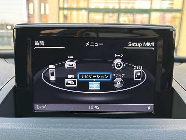 アウディ Ｑ３ 2．0 TFSI クワトロ 170PS Sライン 愛知県 2014(平26)年 7.5万km パール 禁煙車/純正ナビ/　AM/FM/BT/DVD/ワンセグTV/S lineパッケージ/前後クリアランスソナー/ビルトインETC/バックカメラ/ルーフレール/パドルシフト/HIDヘッドライト/フォグランプ/オートライト/革巻きステアリング/ステアリングスイッチ/純正フロアマット/電子パーキング/プッシュスタート/電子パーキング/取説/保証書/W＋サイドエアバッグ