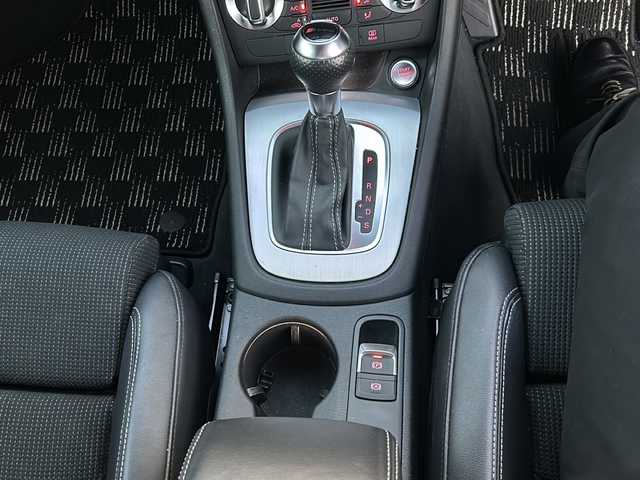 アウディ Ｑ３ 2．0 TFSI クワトロ 170PS Sライン 愛知県 2014(平26)年 7.5万km パール 禁煙車/純正ナビ/　AM/FM/BT/DVD/ワンセグTV/S lineパッケージ/前後クリアランスソナー/ビルトインETC/バックカメラ/ルーフレール/パドルシフト/HIDヘッドライト/フォグランプ/オートライト/革巻きステアリング/ステアリングスイッチ/純正フロアマット/電子パーキング/プッシュスタート/電子パーキング/取説/保証書/W＋サイドエアバッグ