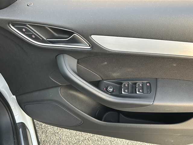 アウディ Ｑ３ 2．0 TFSI クワトロ 170PS Sライン 愛知県 2014(平26)年 7.5万km パール 禁煙車/純正ナビ/　AM/FM/BT/DVD/ワンセグTV/S lineパッケージ/前後クリアランスソナー/ビルトインETC/バックカメラ/ルーフレール/パドルシフト/HIDヘッドライト/フォグランプ/オートライト/革巻きステアリング/ステアリングスイッチ/純正フロアマット/電子パーキング/プッシュスタート/電子パーキング/取説/保証書/W＋サイドエアバッグ