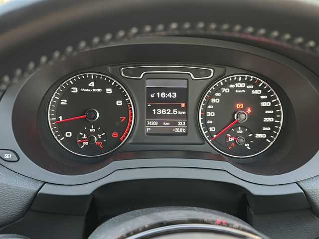 アウディ Ｑ３ 2．0 TFSI クワトロ 170PS Sライン 愛知県 2014(平26)年 7.5万km パール 禁煙車/純正ナビ/　AM/FM/BT/DVD/ワンセグTV/S lineパッケージ/前後クリアランスソナー/ビルトインETC/バックカメラ/ルーフレール/パドルシフト/HIDヘッドライト/フォグランプ/オートライト/革巻きステアリング/ステアリングスイッチ/純正フロアマット/電子パーキング/プッシュスタート/電子パーキング/取説/保証書/W＋サイドエアバッグ