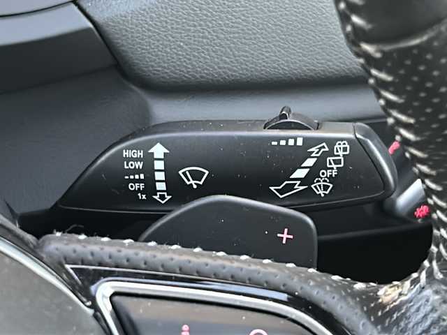 アウディ Ｑ３ 2．0 TFSI クワトロ 170PS Sライン 愛知県 2014(平26)年 7.5万km パール 禁煙車/純正ナビ/　AM/FM/BT/DVD/ワンセグTV/S lineパッケージ/前後クリアランスソナー/ビルトインETC/バックカメラ/ルーフレール/パドルシフト/HIDヘッドライト/フォグランプ/オートライト/革巻きステアリング/ステアリングスイッチ/純正フロアマット/電子パーキング/プッシュスタート/電子パーキング/取説/保証書/W＋サイドエアバッグ