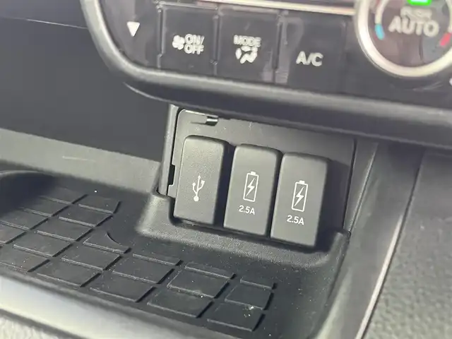 ホンダ Ｎ ＢＯＸ カスタム L ターボ スタイル+ブラック 三重県 2022(令4)年 3.7万km クリスタルブラックパール ターボ/7CVT/ホンダセンシング/パーキングセンサーシステム/レーダークルーズ/純正9インチナビゲーション/地デジTV/DVD/CD/Bluetooth/バックカメラ/両側パワースライドドア/LEDヘッドランプ/ブラック加飾付きバンパー/ブラックアルミホイール/メタルスモーク偏光塗装インパネ加飾/メタルスモーク加飾付き革巻きステアリング/シートヒーター（運転席・助手席）/スマートキー/前後ドラレコ/ETC