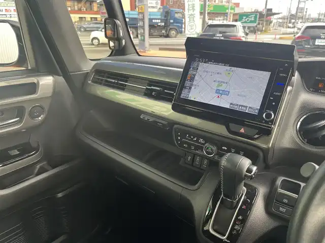 ホンダ Ｎ ＢＯＸ カスタム L ターボ スタイル+ブラック 三重県 2022(令4)年 3.7万km クリスタルブラックパール ターボ/7CVT/ホンダセンシング/パーキングセンサーシステム/レーダークルーズ/純正9インチナビゲーション/地デジTV/DVD/CD/Bluetooth/バックカメラ/両側パワースライドドア/LEDヘッドランプ/ブラック加飾付きバンパー/ブラックアルミホイール/メタルスモーク偏光塗装インパネ加飾/メタルスモーク加飾付き革巻きステアリング/シートヒーター（運転席・助手席）/スマートキー/前後ドラレコ/ETC