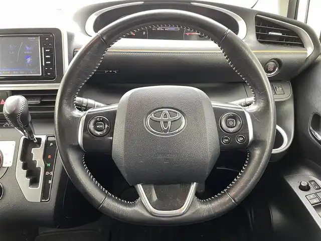 トヨタ シエンタ G 福井県 2017(平29)年 8.4万km ホワイトパールクリスタルシャイン 社外ＳＤナビ　型式：ＣＮ－ＲＥ０３ＷＤ/（Ｉｐｏｄ／ＴＶ／ＣＤ／ＤＶＤ／ＢＴ／ＦＭ／ＡＭ）/両側パワースライドドア/純正ビルトインＥＴＣ/７人乗り仕様/純正ＬＥＤヘッドライト/トヨタセーフティセンス