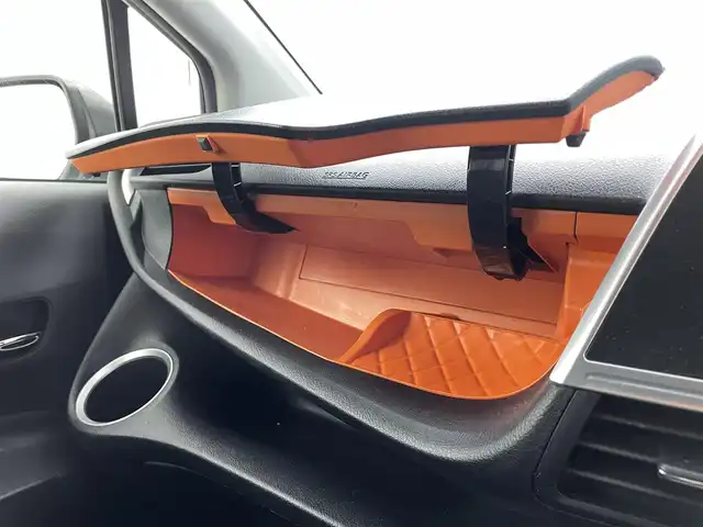 トヨタ シエンタ G 福井県 2017(平29)年 8.4万km ホワイトパールクリスタルシャイン 社外ＳＤナビ　型式：ＣＮ－ＲＥ０３ＷＤ/（Ｉｐｏｄ／ＴＶ／ＣＤ／ＤＶＤ／ＢＴ／ＦＭ／ＡＭ）/両側パワースライドドア/純正ビルトインＥＴＣ/７人乗り仕様/純正ＬＥＤヘッドライト/トヨタセーフティセンス