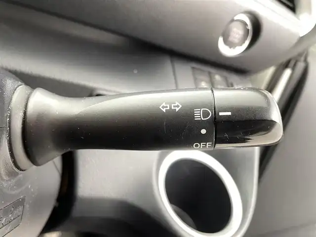 トヨタ シエンタ G 福井県 2017(平29)年 8.4万km ホワイトパールクリスタルシャイン 社外ＳＤナビ　型式：ＣＮ－ＲＥ０３ＷＤ/（Ｉｐｏｄ／ＴＶ／ＣＤ／ＤＶＤ／ＢＴ／ＦＭ／ＡＭ）/両側パワースライドドア/純正ビルトインＥＴＣ/７人乗り仕様/純正ＬＥＤヘッドライト/トヨタセーフティセンス