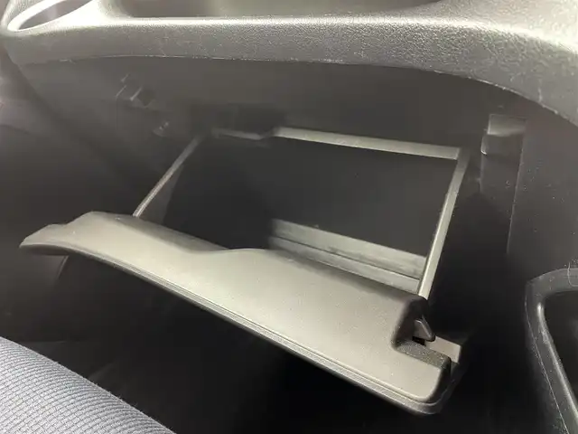 トヨタ シエンタ G 福井県 2017(平29)年 8.4万km ホワイトパールクリスタルシャイン 社外ＳＤナビ　型式：ＣＮ－ＲＥ０３ＷＤ/（Ｉｐｏｄ／ＴＶ／ＣＤ／ＤＶＤ／ＢＴ／ＦＭ／ＡＭ）/両側パワースライドドア/純正ビルトインＥＴＣ/７人乗り仕様/純正ＬＥＤヘッドライト/トヨタセーフティセンス