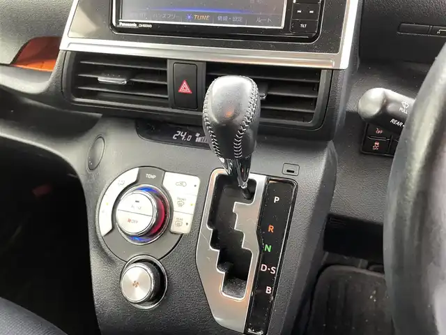 トヨタ シエンタ G 福井県 2017(平29)年 8.4万km ホワイトパールクリスタルシャイン 社外ＳＤナビ　型式：ＣＮ－ＲＥ０３ＷＤ/（Ｉｐｏｄ／ＴＶ／ＣＤ／ＤＶＤ／ＢＴ／ＦＭ／ＡＭ）/両側パワースライドドア/純正ビルトインＥＴＣ/７人乗り仕様/純正ＬＥＤヘッドライト/トヨタセーフティセンス