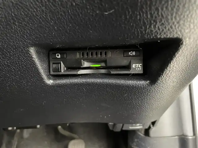 トヨタ シエンタ G 福井県 2017(平29)年 8.4万km ホワイトパールクリスタルシャイン 社外ＳＤナビ　型式：ＣＮ－ＲＥ０３ＷＤ/（Ｉｐｏｄ／ＴＶ／ＣＤ／ＤＶＤ／ＢＴ／ＦＭ／ＡＭ）/両側パワースライドドア/純正ビルトインＥＴＣ/７人乗り仕様/純正ＬＥＤヘッドライト/トヨタセーフティセンス