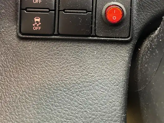 トヨタ シエンタ G 福井県 2017(平29)年 8.4万km ホワイトパールクリスタルシャイン 社外ＳＤナビ　型式：ＣＮ－ＲＥ０３ＷＤ/（Ｉｐｏｄ／ＴＶ／ＣＤ／ＤＶＤ／ＢＴ／ＦＭ／ＡＭ）/両側パワースライドドア/純正ビルトインＥＴＣ/７人乗り仕様/純正ＬＥＤヘッドライト/トヨタセーフティセンス