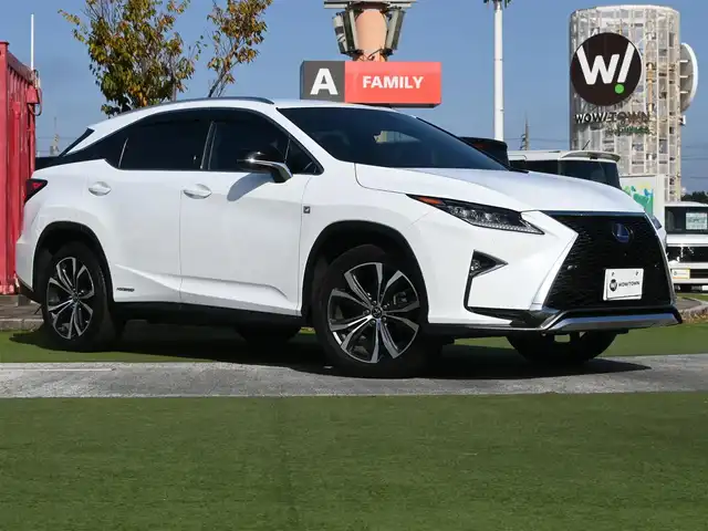 レクサス ＲＸ 450h Fスポーツ 千葉県 2018(平30)年 5.3万km ホワイトノーヴァガラスフレーク Lexus Safety System+/・プリクラッシュセーフティ/・レーンディパーチャーアラート/・オートハイビーム/・レーダークルーズコントロール/・ブラインドスポットモニター/・RCTA（リヤクロストラフィックアラート）/パワーバックドア/ブラックレザーシート/前席パワーシート/エアシート/シートヒーター/リア電動リクライニングシート/純正SDナビ/地デジTV/【BD/DVD/CD再生機能　Bluetooth接続】/バックカメラ/革巻きステアリング/ステアリングスイッチ/パドルシフト/ETC（2.0）/3眼LEDヘッドライト/フォグライト/ウインカーミラー/クリアランスソナー/純正20インチアルミホイル/サイド/カーテンエアバッグ/スマートキー