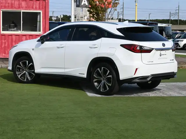 レクサス ＲＸ 450h Fスポーツ 千葉県 2018(平30)年 5.3万km ホワイトノーヴァガラスフレーク Lexus Safety System+/・プリクラッシュセーフティ/・レーンディパーチャーアラート/・オートハイビーム/・レーダークルーズコントロール/・ブラインドスポットモニター/・RCTA（リヤクロストラフィックアラート）/パワーバックドア/ブラックレザーシート/前席パワーシート/エアシート/シートヒーター/リア電動リクライニングシート/純正SDナビ/地デジTV/【BD/DVD/CD再生機能　Bluetooth接続】/バックカメラ/革巻きステアリング/ステアリングスイッチ/パドルシフト/ETC（2.0）/3眼LEDヘッドライト/フォグライト/ウインカーミラー/クリアランスソナー/純正20インチアルミホイル/サイド/カーテンエアバッグ/スマートキー