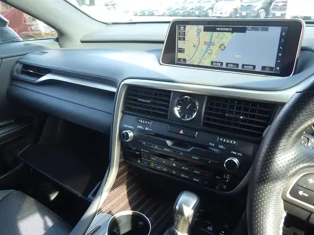 レクサス ＲＸ 450h Fスポーツ 千葉県 2018(平30)年 5.3万km ホワイトノーヴァガラスフレーク Lexus Safety System+/・プリクラッシュセーフティ/・レーンディパーチャーアラート/・オートハイビーム/・レーダークルーズコントロール/・ブラインドスポットモニター/・RCTA（リヤクロストラフィックアラート）/パワーバックドア/ブラックレザーシート/前席パワーシート/エアシート/シートヒーター/リア電動リクライニングシート/純正SDナビ/地デジTV/【BD/DVD/CD再生機能　Bluetooth接続】/バックカメラ/革巻きステアリング/ステアリングスイッチ/パドルシフト/ETC（2.0）/3眼LEDヘッドライト/フォグライト/ウインカーミラー/クリアランスソナー/純正20インチアルミホイル/サイド/カーテンエアバッグ/スマートキー