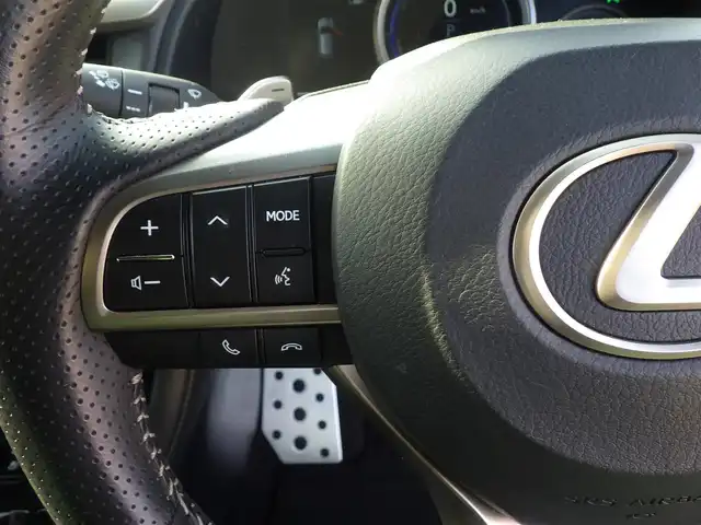 レクサス ＲＸ 450h Fスポーツ 千葉県 2018(平30)年 5.3万km ホワイトノーヴァガラスフレーク Lexus Safety System+/・プリクラッシュセーフティ/・レーンディパーチャーアラート/・オートハイビーム/・レーダークルーズコントロール/・ブラインドスポットモニター/・RCTA（リヤクロストラフィックアラート）/パワーバックドア/ブラックレザーシート/前席パワーシート/エアシート/シートヒーター/リア電動リクライニングシート/純正SDナビ/地デジTV/【BD/DVD/CD再生機能　Bluetooth接続】/バックカメラ/革巻きステアリング/ステアリングスイッチ/パドルシフト/ETC（2.0）/3眼LEDヘッドライト/フォグライト/ウインカーミラー/クリアランスソナー/純正20インチアルミホイル/サイド/カーテンエアバッグ/スマートキー