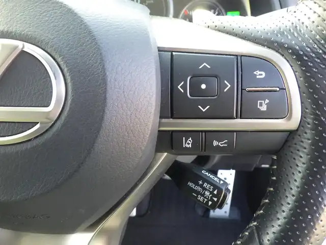 レクサス ＲＸ 450h Fスポーツ 千葉県 2018(平30)年 5.3万km ホワイトノーヴァガラスフレーク Lexus Safety System+/・プリクラッシュセーフティ/・レーンディパーチャーアラート/・オートハイビーム/・レーダークルーズコントロール/・ブラインドスポットモニター/・RCTA（リヤクロストラフィックアラート）/パワーバックドア/ブラックレザーシート/前席パワーシート/エアシート/シートヒーター/リア電動リクライニングシート/純正SDナビ/地デジTV/【BD/DVD/CD再生機能　Bluetooth接続】/バックカメラ/革巻きステアリング/ステアリングスイッチ/パドルシフト/ETC（2.0）/3眼LEDヘッドライト/フォグライト/ウインカーミラー/クリアランスソナー/純正20インチアルミホイル/サイド/カーテンエアバッグ/スマートキー