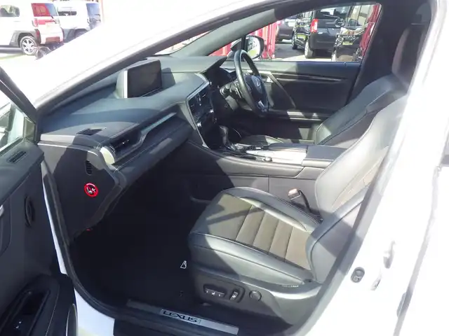 レクサス ＲＸ 450h Fスポーツ 千葉県 2018(平30)年 5.3万km ホワイトノーヴァガラスフレーク Lexus Safety System+/・プリクラッシュセーフティ/・レーンディパーチャーアラート/・オートハイビーム/・レーダークルーズコントロール/・ブラインドスポットモニター/・RCTA（リヤクロストラフィックアラート）/パワーバックドア/ブラックレザーシート/前席パワーシート/エアシート/シートヒーター/リア電動リクライニングシート/純正SDナビ/地デジTV/【BD/DVD/CD再生機能　Bluetooth接続】/バックカメラ/革巻きステアリング/ステアリングスイッチ/パドルシフト/ETC（2.0）/3眼LEDヘッドライト/フォグライト/ウインカーミラー/クリアランスソナー/純正20インチアルミホイル/サイド/カーテンエアバッグ/スマートキー