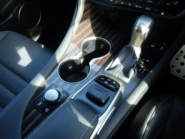 レクサス ＲＸ 450h Fスポーツ 千葉県 2018(平30)年 5.3万km ホワイトノーヴァガラスフレーク Lexus Safety System+/・プリクラッシュセーフティ/・レーンディパーチャーアラート/・オートハイビーム/・レーダークルーズコントロール/・ブラインドスポットモニター/・RCTA（リヤクロストラフィックアラート）/パワーバックドア/ブラックレザーシート/前席パワーシート/エアシート/シートヒーター/リア電動リクライニングシート/純正SDナビ/地デジTV/【BD/DVD/CD再生機能　Bluetooth接続】/バックカメラ/革巻きステアリング/ステアリングスイッチ/パドルシフト/ETC（2.0）/3眼LEDヘッドライト/フォグライト/ウインカーミラー/クリアランスソナー/純正20インチアルミホイル/サイド/カーテンエアバッグ/スマートキー