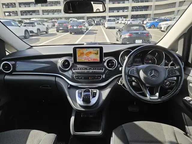 メルセデス・ベンツ Ｖ２２０ d 香川県 2016(平28)年 8.4万km オブシディアンブラックM レーダーセーフティパッケージ/純正8.4型ナビ/フルセグTV/カロッツェリア後席フリップダウンモニター/両側パワースライドドア/パワーバックドア/360°カメラシステム/ETC2.0/前後ドライブレコーダー/ディストロニックプラス/パークトロニック/レーンキーピングアシスト/衝突警告システム/PRE-SAFE/ターボ/LEDヘッドランプ/インテリジェントライトシステム/アダプティブハイビームシステム/革巻きステアリング/ステアリングスイッチ/前席メモリー機能付パワーシート/前席シートヒーター/純正17インチアルミホイール/スマートキー/禁煙車