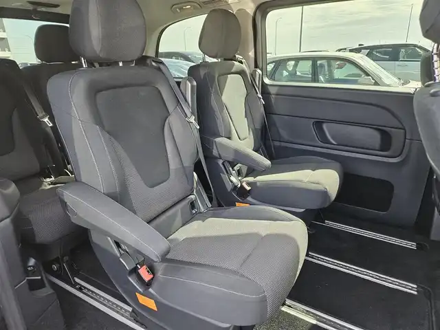 メルセデス・ベンツ Ｖ２２０ d 香川県 2016(平28)年 8.4万km オブシディアンブラックM レーダーセーフティパッケージ/純正8.4型ナビ/フルセグTV/カロッツェリア後席フリップダウンモニター/両側パワースライドドア/パワーバックドア/360°カメラシステム/ETC2.0/前後ドライブレコーダー/ディストロニックプラス/パークトロニック/レーンキーピングアシスト/衝突警告システム/PRE-SAFE/ターボ/LEDヘッドランプ/インテリジェントライトシステム/アダプティブハイビームシステム/革巻きステアリング/ステアリングスイッチ/前席メモリー機能付パワーシート/前席シートヒーター/純正17インチアルミホイール/スマートキー/禁煙車