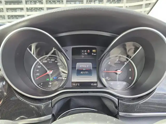 メルセデス・ベンツ Ｖ２２０ d 香川県 2016(平28)年 8.4万km オブシディアンブラックM レーダーセーフティパッケージ/純正8.4型ナビ/フルセグTV/カロッツェリア後席フリップダウンモニター/両側パワースライドドア/パワーバックドア/360°カメラシステム/ETC2.0/前後ドライブレコーダー/ディストロニックプラス/パークトロニック/レーンキーピングアシスト/衝突警告システム/PRE-SAFE/ターボ/LEDヘッドランプ/インテリジェントライトシステム/アダプティブハイビームシステム/革巻きステアリング/ステアリングスイッチ/前席メモリー機能付パワーシート/前席シートヒーター/純正17インチアルミホイール/スマートキー/禁煙車