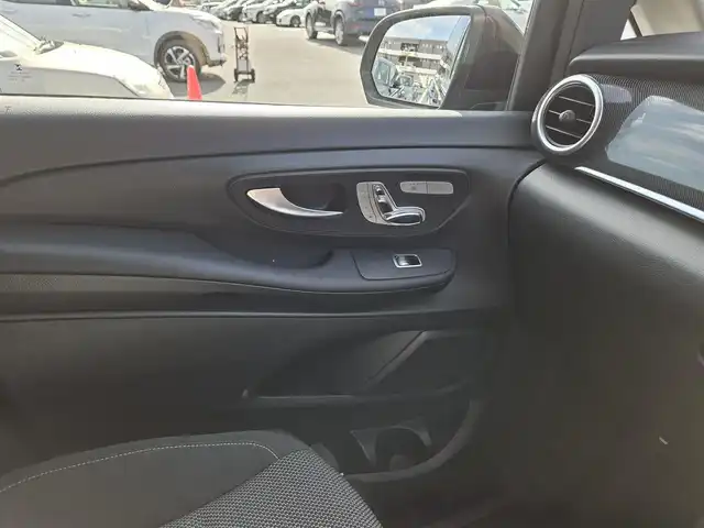 メルセデス・ベンツ Ｖ２２０ d 香川県 2016(平28)年 8.4万km オブシディアンブラックM レーダーセーフティパッケージ/純正8.4型ナビ/フルセグTV/カロッツェリア後席フリップダウンモニター/両側パワースライドドア/パワーバックドア/360°カメラシステム/ETC2.0/前後ドライブレコーダー/ディストロニックプラス/パークトロニック/レーンキーピングアシスト/衝突警告システム/PRE-SAFE/ターボ/LEDヘッドランプ/インテリジェントライトシステム/アダプティブハイビームシステム/革巻きステアリング/ステアリングスイッチ/前席メモリー機能付パワーシート/前席シートヒーター/純正17インチアルミホイール/スマートキー/禁煙車