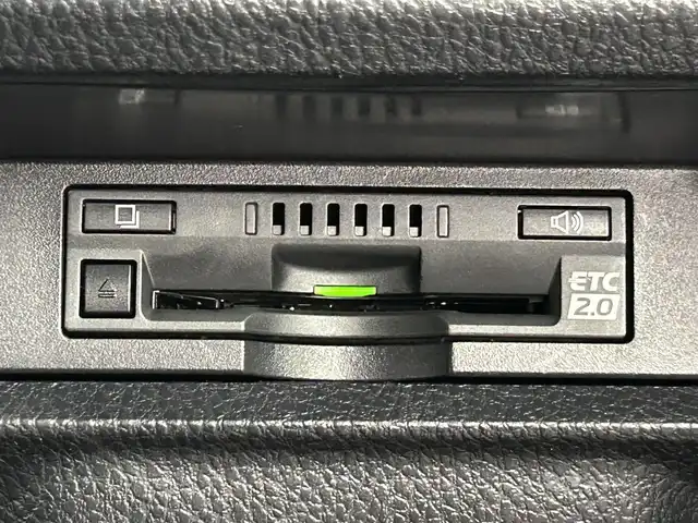 トヨタ ヴォクシー ZS 煌 千葉県 2018(平30)年 4.7万km ホワイトパールクリスタルシャイン 禁煙車/トヨタセーフティセンス/・レーンディパーチャーアラート/・クリアランスソナー/・クルーズコントロール/両側パワースライドドア/純正10インチメモリナビ/・型番：NSZN-Z66T/・CD/DVD/Bluetooth/フルセグTV/・バックカメラ/・ビルトインETC2.0/12.1インチフリップダウンモニター/革巻きステアリング/・ステアリングスイッチ/MT付きAT/左右独立エアコン/純正フロアマット/純正16インチAW/オートライト/・オートマチックハイビーム/・LEDヘッドライト/・LEDフォグランプ