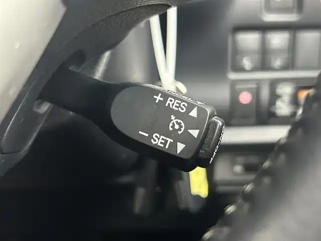 トヨタ ヴォクシー ZS 煌 千葉県 2018(平30)年 4.7万km ホワイトパールクリスタルシャイン 禁煙車/トヨタセーフティセンス/・レーンディパーチャーアラート/・クリアランスソナー/・クルーズコントロール/両側パワースライドドア/純正10インチメモリナビ/・型番：NSZN-Z66T/・CD/DVD/Bluetooth/フルセグTV/・バックカメラ/・ビルトインETC2.0/12.1インチフリップダウンモニター/革巻きステアリング/・ステアリングスイッチ/MT付きAT/左右独立エアコン/純正フロアマット/純正16インチAW/オートライト/・オートマチックハイビーム/・LEDヘッドライト/・LEDフォグランプ