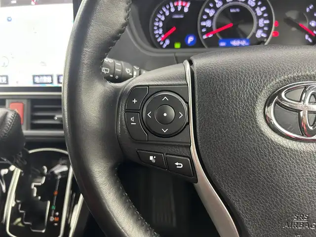 トヨタ ヴォクシー ZS 煌 千葉県 2018(平30)年 4.7万km ホワイトパールクリスタルシャイン 禁煙車/トヨタセーフティセンス/・レーンディパーチャーアラート/・クリアランスソナー/・クルーズコントロール/両側パワースライドドア/純正10インチメモリナビ/・型番：NSZN-Z66T/・CD/DVD/Bluetooth/フルセグTV/・バックカメラ/・ビルトインETC2.0/12.1インチフリップダウンモニター/革巻きステアリング/・ステアリングスイッチ/MT付きAT/左右独立エアコン/純正フロアマット/純正16インチAW/オートライト/・オートマチックハイビーム/・LEDヘッドライト/・LEDフォグランプ