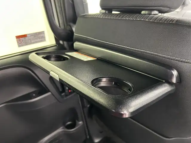 トヨタ ヴォクシー ZS 煌 千葉県 2018(平30)年 4.7万km ホワイトパールクリスタルシャイン 禁煙車/トヨタセーフティセンス/・レーンディパーチャーアラート/・クリアランスソナー/・クルーズコントロール/両側パワースライドドア/純正10インチメモリナビ/・型番：NSZN-Z66T/・CD/DVD/Bluetooth/フルセグTV/・バックカメラ/・ビルトインETC2.0/12.1インチフリップダウンモニター/革巻きステアリング/・ステアリングスイッチ/MT付きAT/左右独立エアコン/純正フロアマット/純正16インチAW/オートライト/・オートマチックハイビーム/・LEDヘッドライト/・LEDフォグランプ