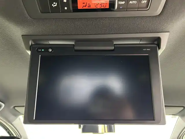 トヨタ ヴォクシー ZS 煌 千葉県 2018(平30)年 4.7万km ホワイトパールクリスタルシャイン 禁煙車/トヨタセーフティセンス/・レーンディパーチャーアラート/・クリアランスソナー/・クルーズコントロール/両側パワースライドドア/純正10インチメモリナビ/・型番：NSZN-Z66T/・CD/DVD/Bluetooth/フルセグTV/・バックカメラ/・ビルトインETC2.0/12.1インチフリップダウンモニター/革巻きステアリング/・ステアリングスイッチ/MT付きAT/左右独立エアコン/純正フロアマット/純正16インチAW/オートライト/・オートマチックハイビーム/・LEDヘッドライト/・LEDフォグランプ