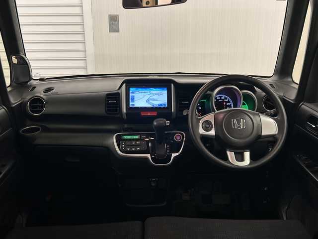 ホンダ Ｎ ＢＯＸ G L SSパッケージ 熊本県 2015(平27)年 6.2万km クッキークリーム 社外ＳＤナビ（ＣＤ/ＤＶＤ/フルセグ/ラジオ）/バックカメラ/ＥＴＣ/両側パワースライドドア/衝突軽減システム/横滑り防止装置/ステアリングスイッチ/プッシュスタート/スマートキー×２/ドアバイザー/純正フロアマット/リアサンシェード