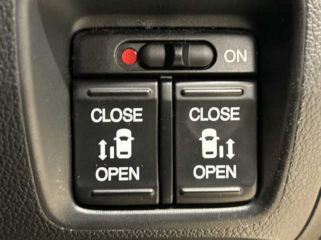 ホンダ Ｎ ＢＯＸ G L SSパッケージ 熊本県 2015(平27)年 6.2万km クッキークリーム 社外ＳＤナビ（ＣＤ/ＤＶＤ/フルセグ/ラジオ）/バックカメラ/ＥＴＣ/両側パワースライドドア/衝突軽減システム/横滑り防止装置/ステアリングスイッチ/プッシュスタート/スマートキー×２/ドアバイザー/純正フロアマット/リアサンシェード