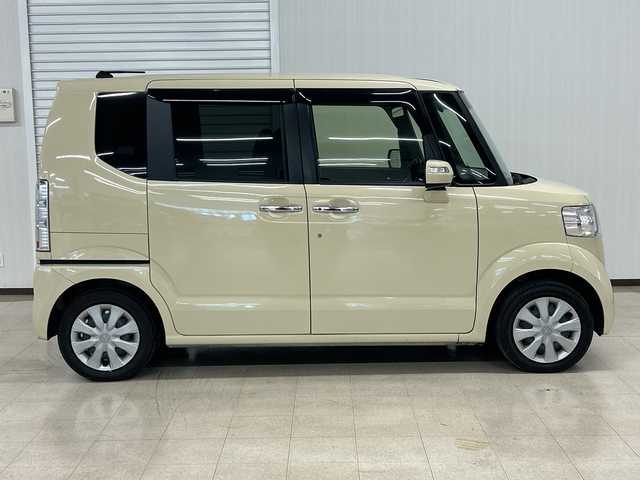 ホンダ Ｎ ＢＯＸ G L SSパッケージ 熊本県 2015(平27)年 6.2万km クッキークリーム 社外ＳＤナビ（ＣＤ/ＤＶＤ/フルセグ/ラジオ）/バックカメラ/ＥＴＣ/両側パワースライドドア/衝突軽減システム/横滑り防止装置/ステアリングスイッチ/プッシュスタート/スマートキー×２/ドアバイザー/純正フロアマット/リアサンシェード