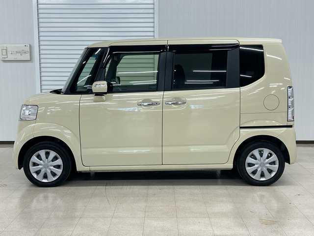 ホンダ Ｎ ＢＯＸ G L SSパッケージ 熊本県 2015(平27)年 6.2万km クッキークリーム 社外ＳＤナビ（ＣＤ/ＤＶＤ/フルセグ/ラジオ）/バックカメラ/ＥＴＣ/両側パワースライドドア/衝突軽減システム/横滑り防止装置/ステアリングスイッチ/プッシュスタート/スマートキー×２/ドアバイザー/純正フロアマット/リアサンシェード