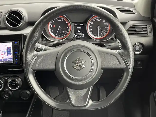 スズキ スイフト XG 道央・札幌 2017(平29)年 3万km スターシルバーメタリック ・４WD/・ケンウッド７型メモリーナビ/　CD/DVD/SD/BT/ワンセグTV/・バックカメラ/・D+N席シートヒーター/・トノカバー/・ハロゲンヘッドライト/・ヘッドランプレベライザー/・セキュリティアラーム/・プッシュスタート/・スマートキー/・スペアキー/・純正フロアマット/・取/保/・純正キャップ付スチールW（冬）/・積込：社外１５インチAW（夏/同サイズ/6分山）