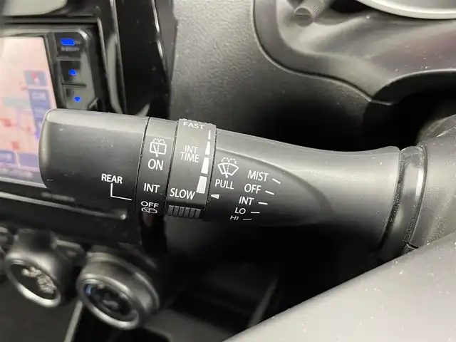 スズキ スイフト XG 道央・札幌 2017(平29)年 3万km スターシルバーメタリック ・４WD/・ケンウッド７型メモリーナビ/　CD/DVD/SD/BT/ワンセグTV/・バックカメラ/・D+N席シートヒーター/・トノカバー/・ハロゲンヘッドライト/・ヘッドランプレベライザー/・セキュリティアラーム/・プッシュスタート/・スマートキー/・スペアキー/・純正フロアマット/・取/保/・純正キャップ付スチールW（冬）/・積込：社外１５インチAW（夏/同サイズ/6分山）