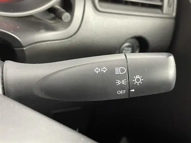 スズキ スイフト XG 道央・札幌 2017(平29)年 3万km スターシルバーメタリック ・４WD/・ケンウッド７型メモリーナビ/　CD/DVD/SD/BT/ワンセグTV/・バックカメラ/・D+N席シートヒーター/・トノカバー/・ハロゲンヘッドライト/・ヘッドランプレベライザー/・セキュリティアラーム/・プッシュスタート/・スマートキー/・スペアキー/・純正フロアマット/・取/保/・純正キャップ付スチールW（冬）/・積込：社外１５インチAW（夏/同サイズ/6分山）