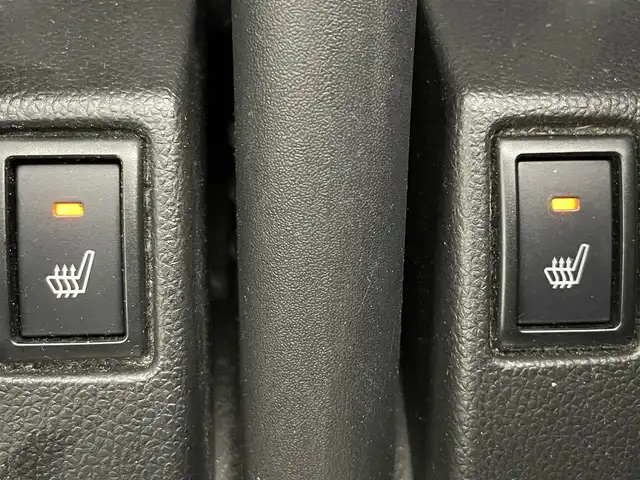 スズキ スイフト XG 道央・札幌 2017(平29)年 3万km スターシルバーメタリック ・４WD/・ケンウッド７型メモリーナビ/　CD/DVD/SD/BT/ワンセグTV/・バックカメラ/・D+N席シートヒーター/・トノカバー/・ハロゲンヘッドライト/・ヘッドランプレベライザー/・セキュリティアラーム/・プッシュスタート/・スマートキー/・スペアキー/・純正フロアマット/・取/保/・純正キャップ付スチールW（冬）/・積込：社外１５インチAW（夏/同サイズ/6分山）